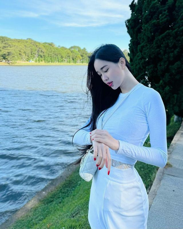 Sau khi cuộc thi Hoa hậu, Ngọc Thảo trưởng thành hơn về phong cách thời trang. Ảnh: FBNV