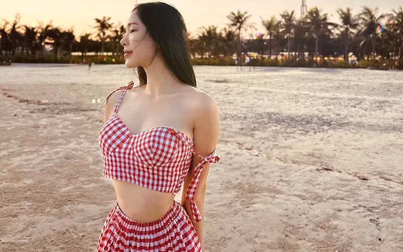 Ngọc Thảo có làn da trắng hồng như da em bé, nét đẹp dịu dàng như một nàng thơ thực thụ.