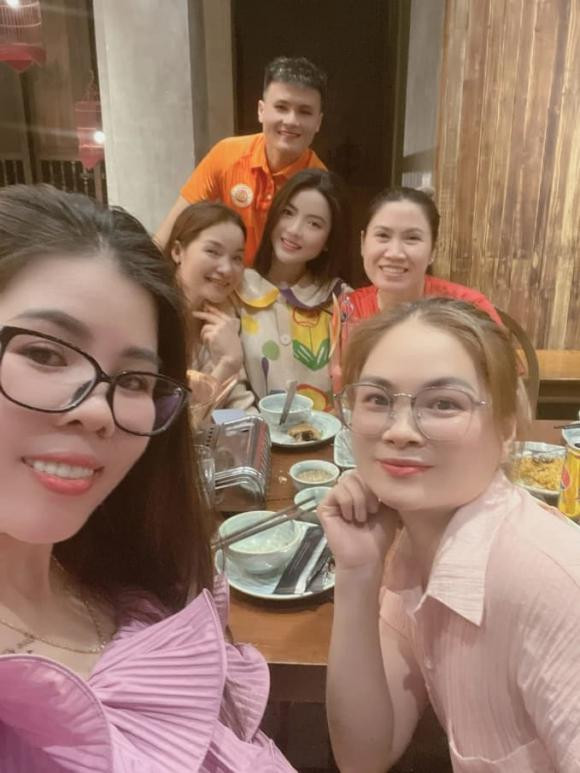 Sau thời gian hẹn hò, Quang Hải và Thanh Huyền xác định tiến tới hôn nhân. Cặp đôi dự kiến làm lễ ăn hỏi vào ngày 20/11 âm lịch, tức 1/1/2024. Ảnh: Tổng hợp