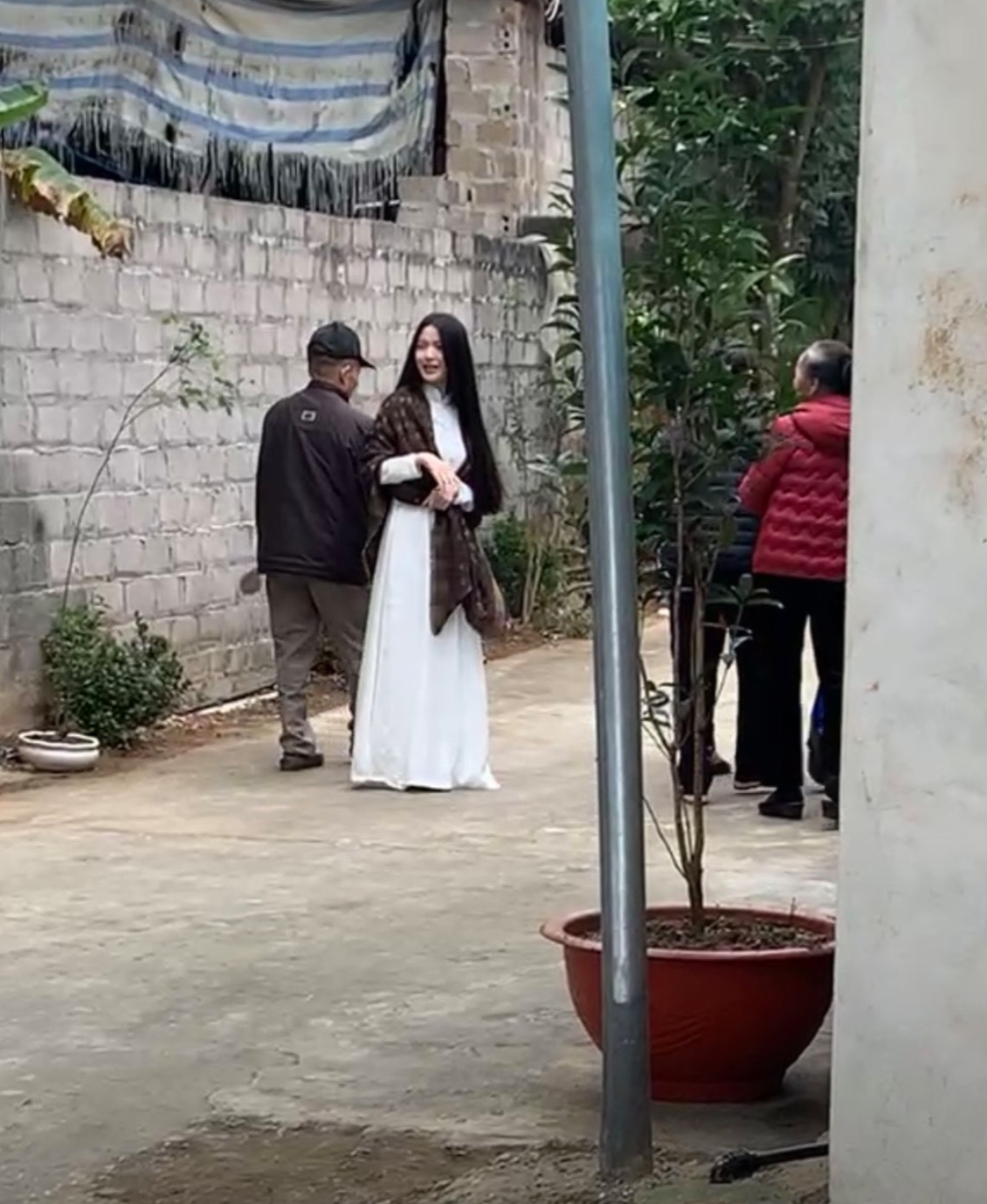 Những hình ảnh trong lễ dạm ngõ của Quang Hải - Chu Thanh Huyền được đông đảo khán giả quan tâm.