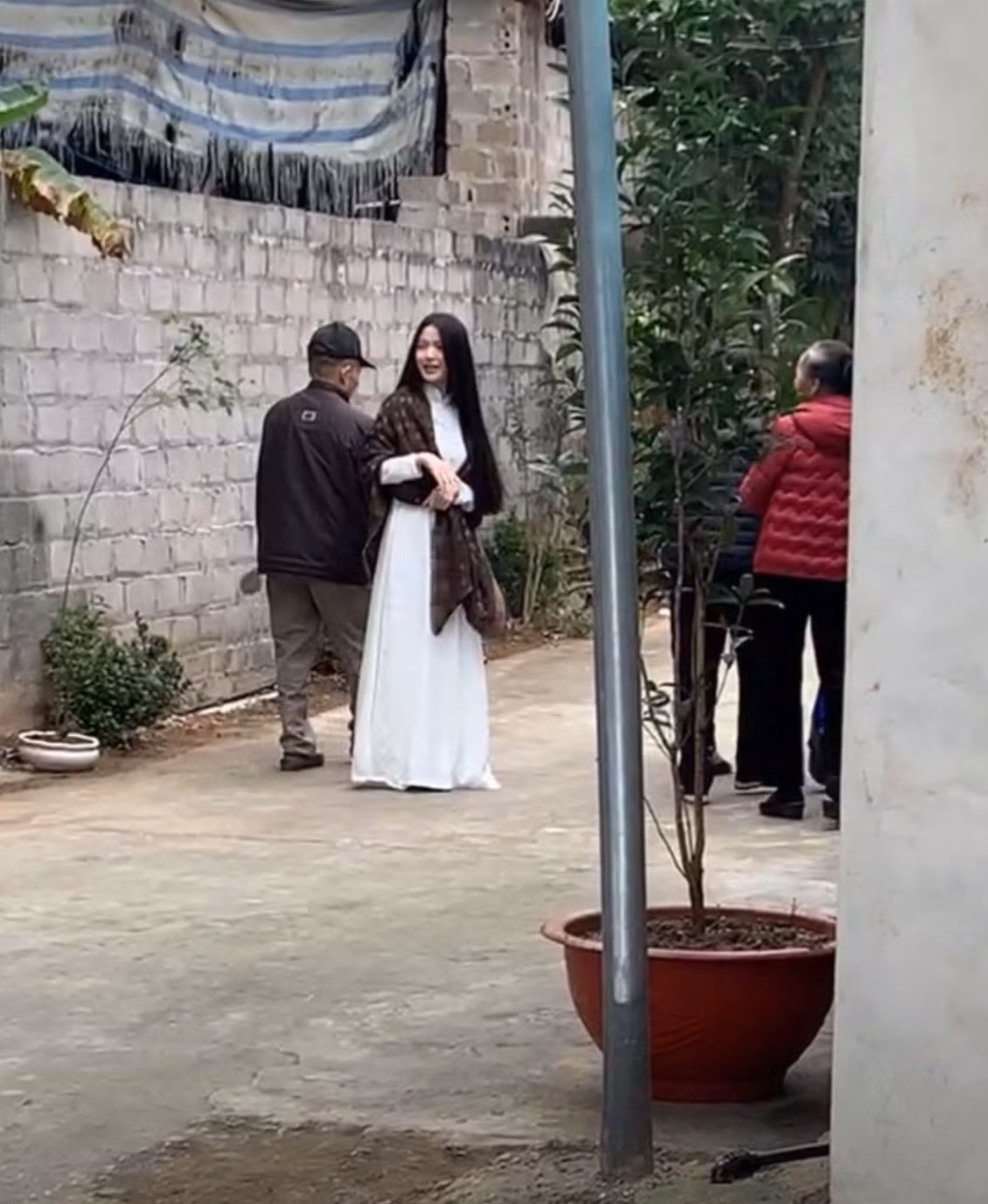 Những hình ảnh trong lễ dạm ngõ của Quang Hải - Chu Thanh Huyền được đông đảo khán giả quan tâm.