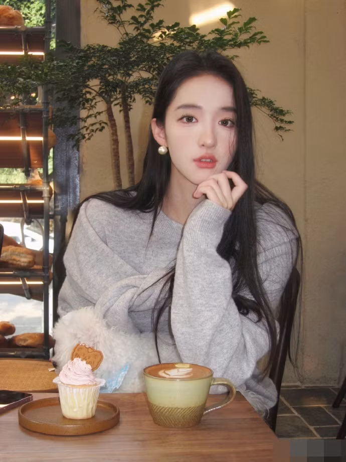 Nổi tiếng nhiều năm, tuy nhiên thời gian gần đây, hot girl bóng rổ này bắt đầu chuyển hướng sang hình ảnh gợi cảm và nhận được những lời bình luận tích cực từ người hâm mộ.