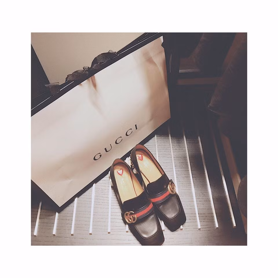 Đôi giày Gucci được Mai Ngọc "mua vội" trong chuyến đi Châu Âu cùng chồng cũng từng được cô khoe trên MXH.