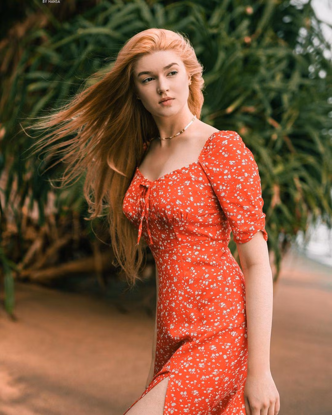 Trên trang cá nhân, người đẹp thường xuyên chia sẻ loạt ảnh khoe dáng gợi cảm, nóng bỏng.