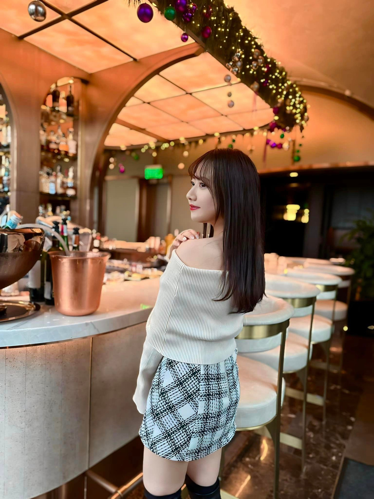 Sau 6 năm học tập ở nước ngoài, cô quyết định quay trở về Việt Nam làm việc. Hiện tại, Sao Mai là giảng viên bộ môn Thực hành tiếng và Ngoại ngữ 2 tại khoa tiếng Nhật, Đại học Hà Nội.