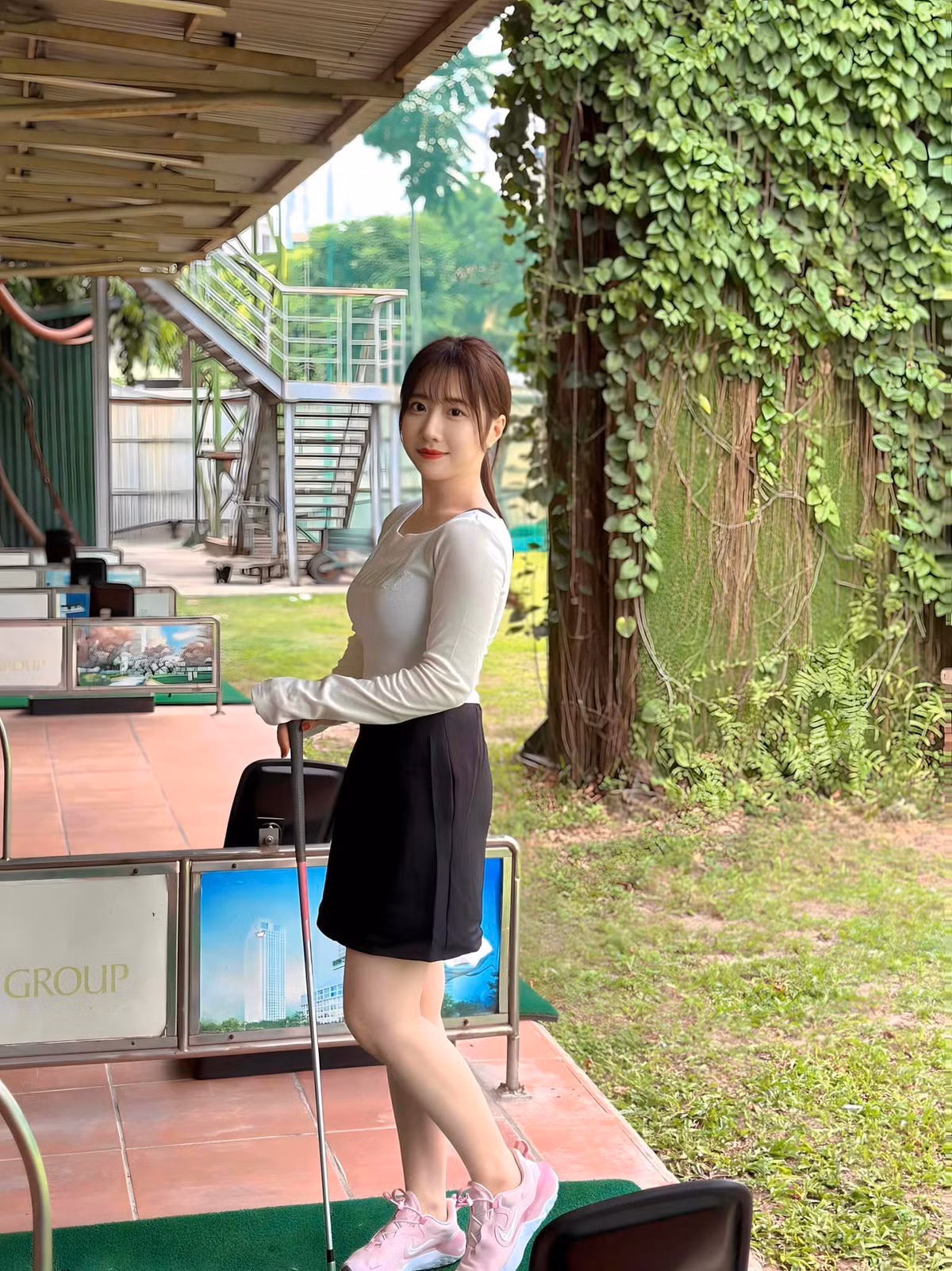 Dù cảm thấy vui khi nhận được sự yêu mến của cộng đồng mạng, song nữ giảng viên 25 tuổi cho biết cô cũng gặp phải không ít rắc rối.