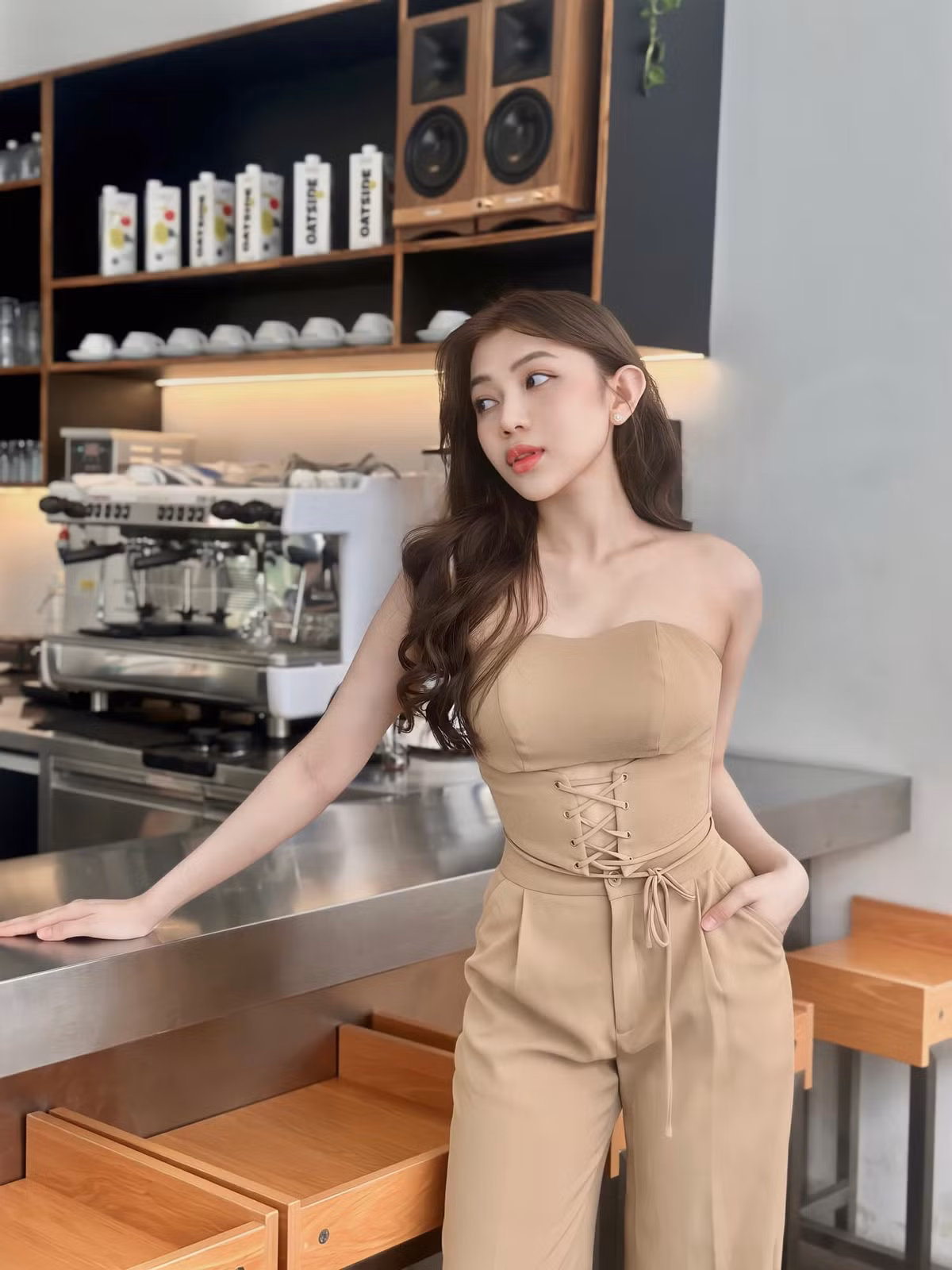 Sau hơn một năm yêu, cô thoải mái hơn trong việc chia sẻ những hình ảnh hẹn hò bên bạn trai nổi tiếng. Ảnh: FBNV