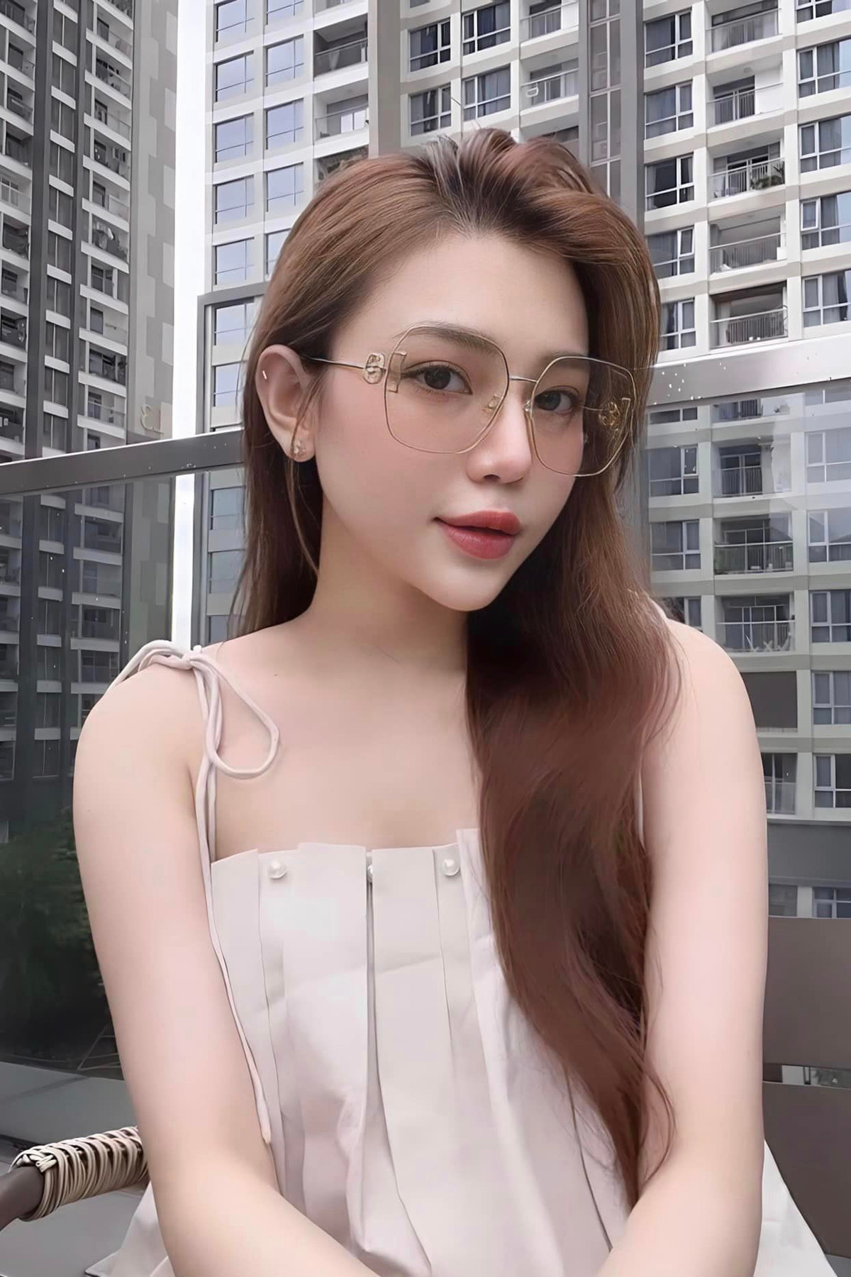 Bài đăng của Đoan Tâm nhanh chóng nhận được nhiều sự quan tâm của cư dân mạng. Bạn bè lẫn người hâm mộ gửi lời khen ngợi sắc vóc của mỹ nhân này.