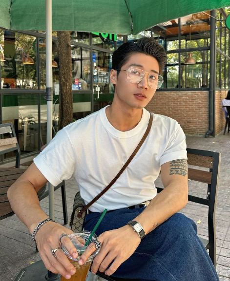 Trong khoảng thời gian quen nhau cặp đôi nảy sinh những vấn đề, để đi đến quyết định đường ai nấy bước quả thực không dễ. Tôn Kinh Lâm cho biết, anh cảm thấy may mắn cặp đôi vẫn đồng hành cùng nhau ở vị trí mới là bạn tri kỷ và mong được mọi người ủng hộ điều này.