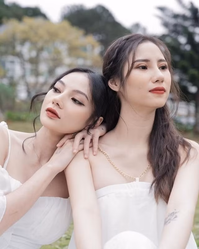 Là một cặp đôi đồng tính có chuyện tình đẹp như ngôn tình nên khi rộ thông tin này cư dân mạng đều nuối tiếc, mong muốn cả hai có thể trở về bên nhau. Ảnh: Tổng hợp