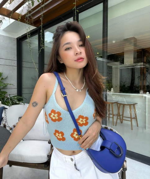 Được biết Tôn Kinh Lâm và Diễm Mai quen nhau từ năm 2017 và bắt đầu hẹn hò từ năm 2018. Chuyện tình của cặp đôi từng được cư dân mạng yêu quý và ngưỡng mộ vì vốn xuất phát từ mối quan hệ fangirl - thần tượng sau đó chuyển thành tình yêu.