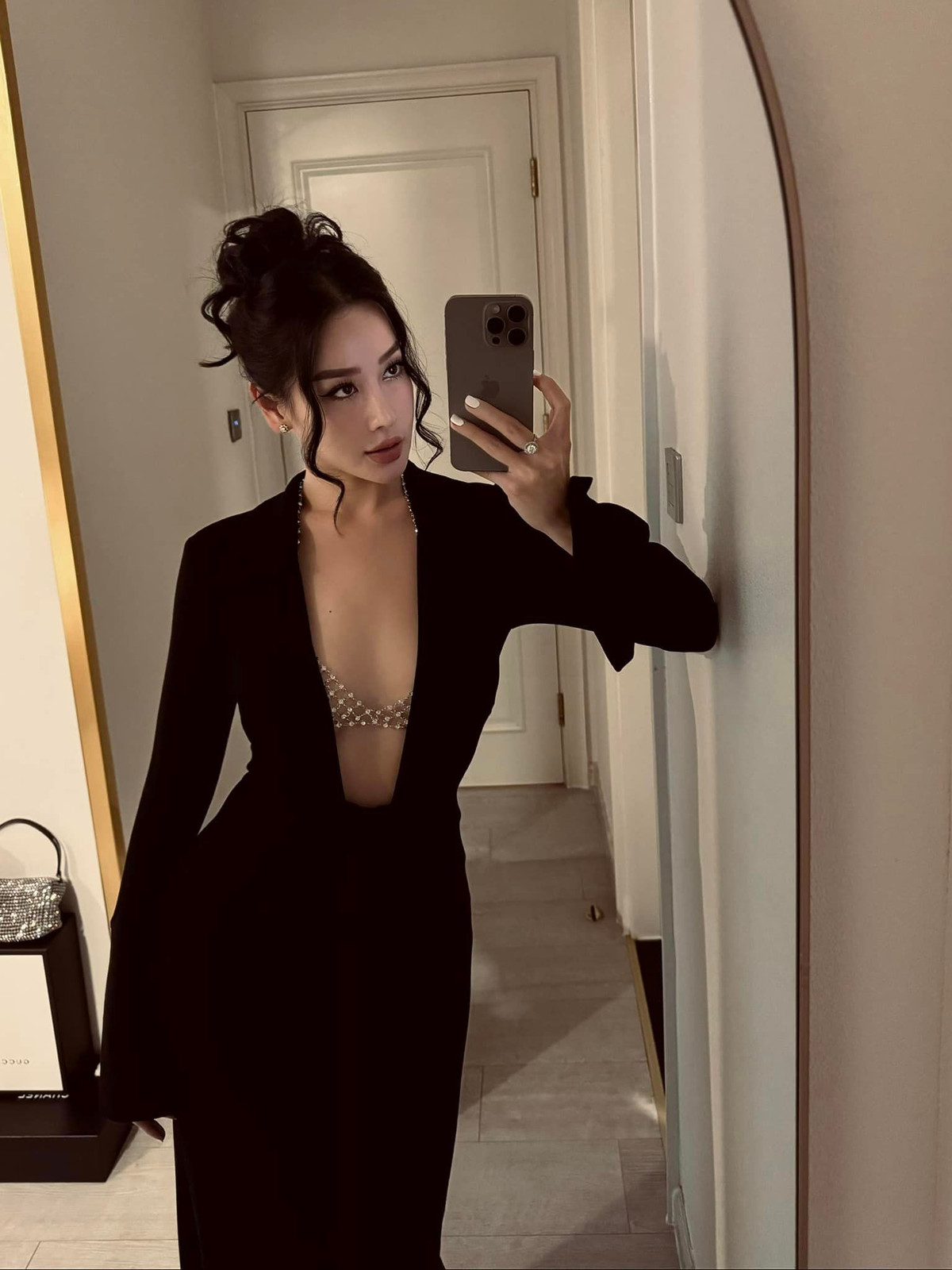 Trên Facebook cá nhân, Helen Thanh Thảo thường xuyên chia sẻ những khoảnh khắc gợi cảm.