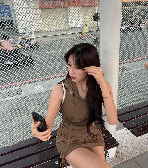 Thời điểm đầu năm 2015 khi mới tham gia nhóm cổ vũ, Ji Hyun An chỉ là một nữ sinh. Mọi người hầu như không nhớ tên cô gái này. Phải mất một năm cô mới tạo được ấn tượng với khán giả.