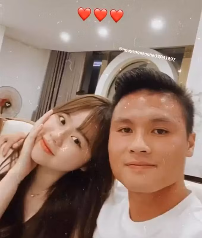 Tháng 5/2020, Quang Hải công khai yêu Huỳnh Anh. Huỳnh Anh sống ở Hà Nội nhưng sinh ra trong gia đình doanh nhân giàu có tại Nha Trang. Tuy nhiên sau liên tiếp những lùm xùm không hay xảy ra, vào khoảng tháng 9/2020 cặp đôi chia tay.