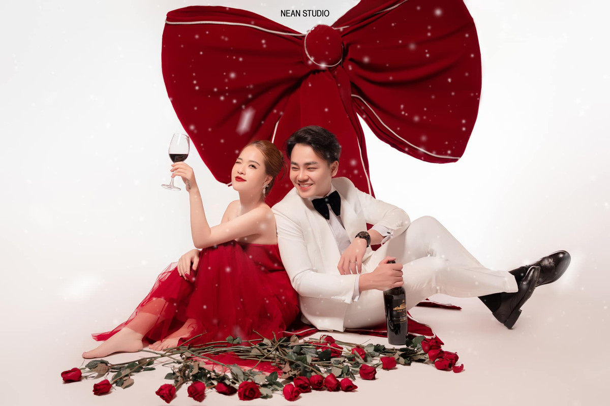 Qua nhiều khoảnh khắc được chia sẻ cho thấy "cô chủ tiệm nail" được chồng diễn viên cưng chiều hết mực. Ảnh: Tổng hợp