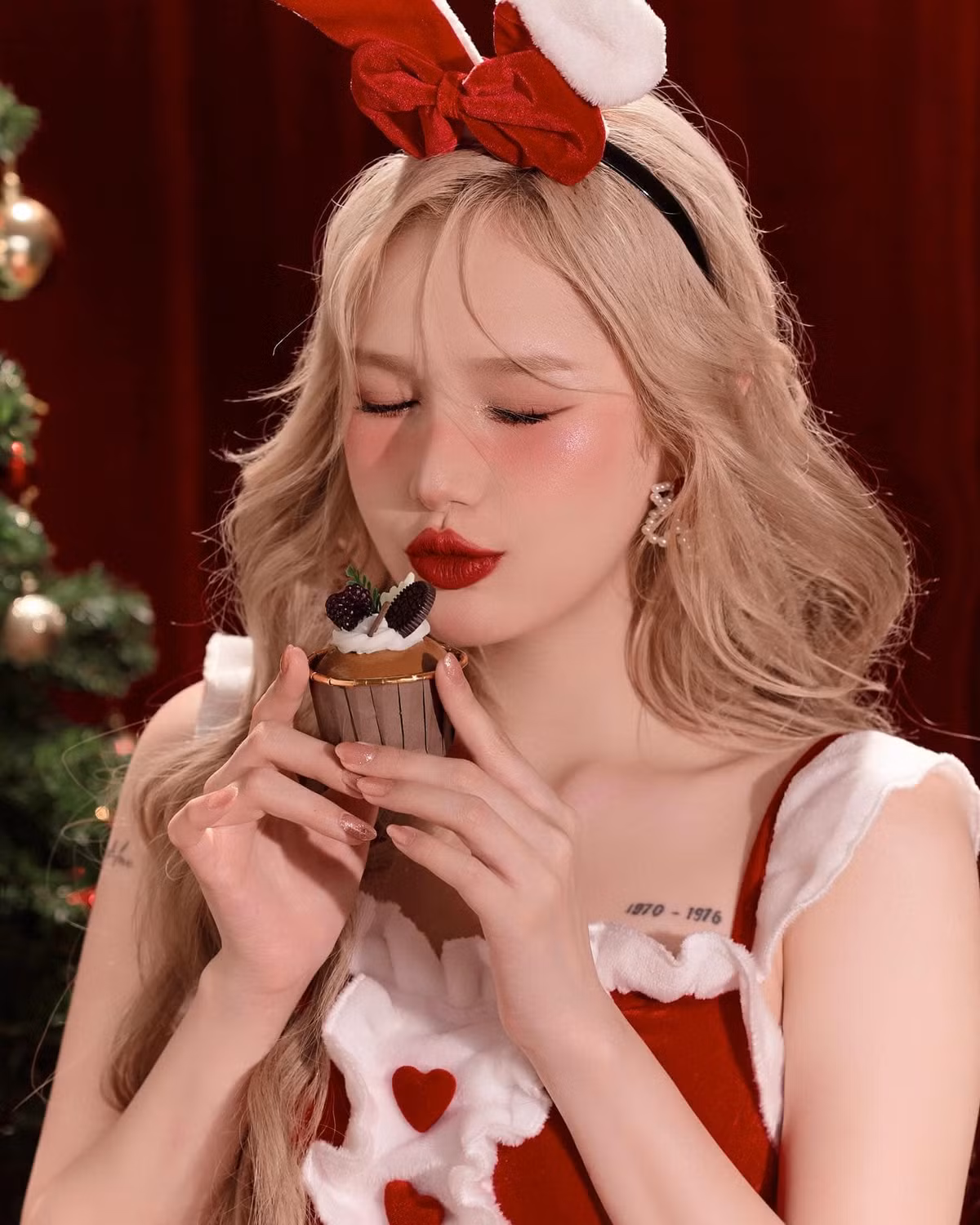 Ngoài cuộc sống làm dâu hào môn thì nhan sắc của người đẹp luôn trở thành đề tài bàn tán trên mạng xã hội.