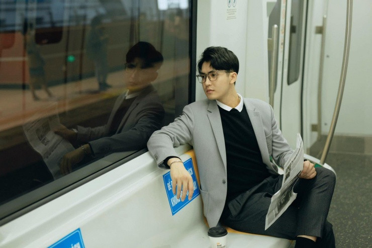 Không chỉ là một thầy giáo, Nguyên Trực đã lấn sân sang cả lĩnh vực người mẫu, MC. Ảnh: Tổng hợp