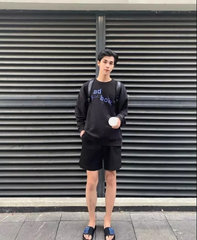 Lật tìm ảnh trên trang cá nhân sẽ thấy thầy giáo 9x sở hữu gu thời trang đa dạng, đậm chất các trai đẹp Hàn Quốc.