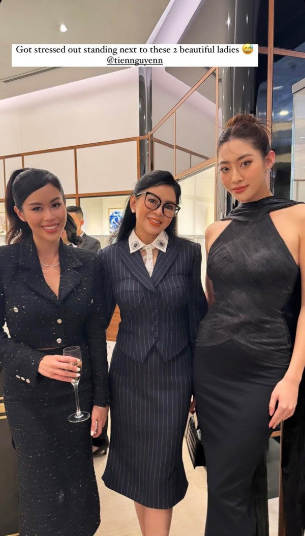 Nhan sắc của nữ rich kid từng được Hoa hậu Lương Thùy Linh khen ngợi. Nàng Hậu chia sẻ bản thân cảm thấy căng thẳng khi đứng cạnh Tiên Nguyễn.