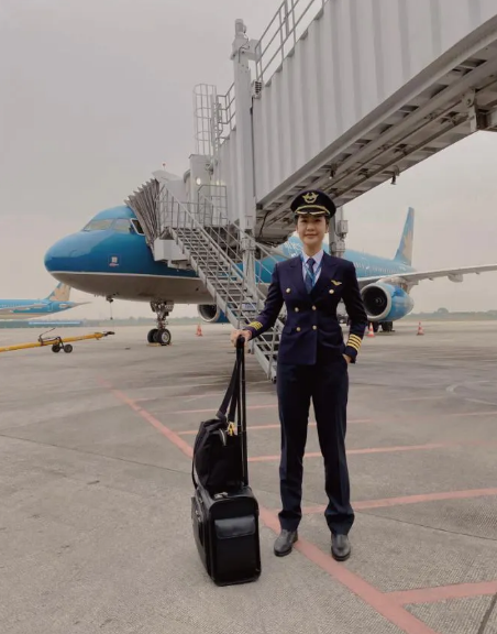 Cuối bài viết, Huỳnh Lý Đông Phương nói lời tạm biệt: "Qua post này, Phương xin phép nói lời chia tay với tất cả mọi người, từ bạn bè đến followers đã theo dõi Phương bao lâu nay. Phương xin tạm biệt các bạn, và mong chúc mọi người tìm được sự bình an trong tim và hạnh phúc".