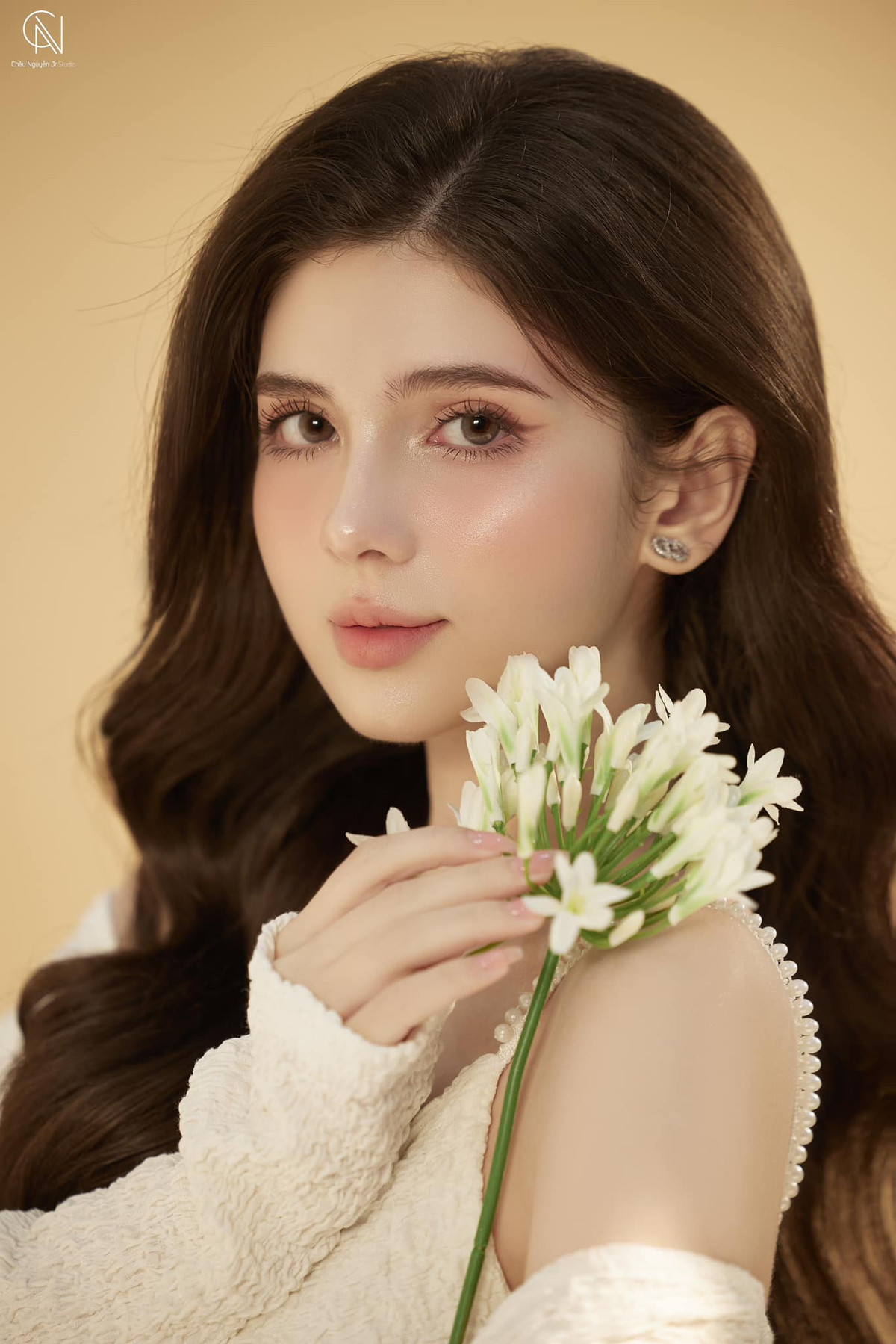 Hiện tại, người đẹp làm người mẫu ảnh, KOL thời trang, mỹ phẩm.