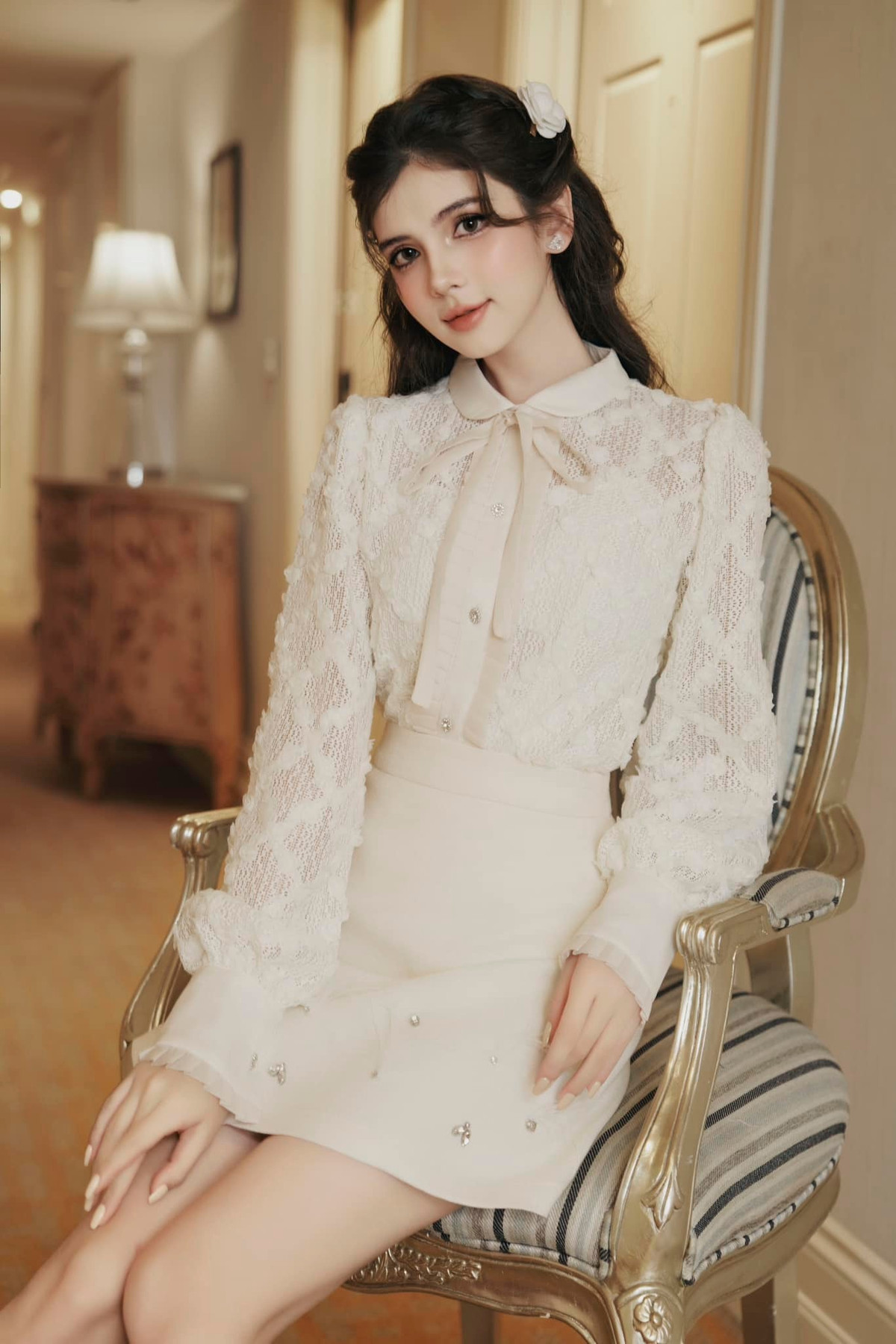 Hầu hết cư dân mạng đều dành lời khen ngợi cho vẻ ngoài xinh đẹp và gu thời trang dịu dàng, ngọt ngào tựa công chúa, búp bê của mỹ nhân này.