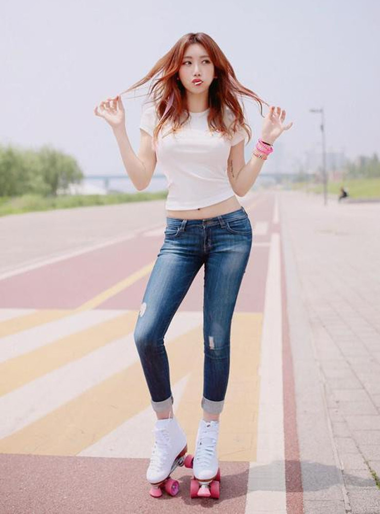 Hiện tại, cô còn thường xuyên được mời làm HLV dạy yoga cho một số chương trình trực tuyến về thể dục thẩm mỹ.