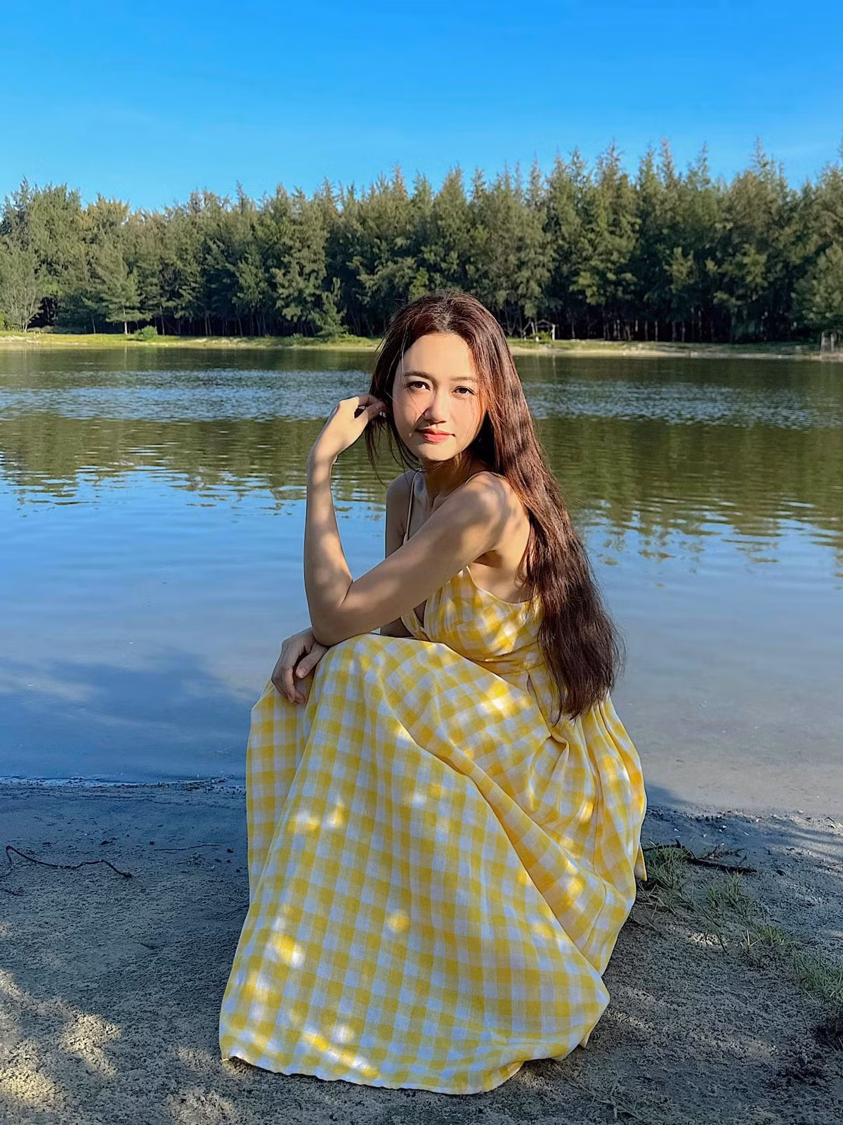 Cô gây bất ngờ với hình ảnh quyến rũ, trưởng thành.