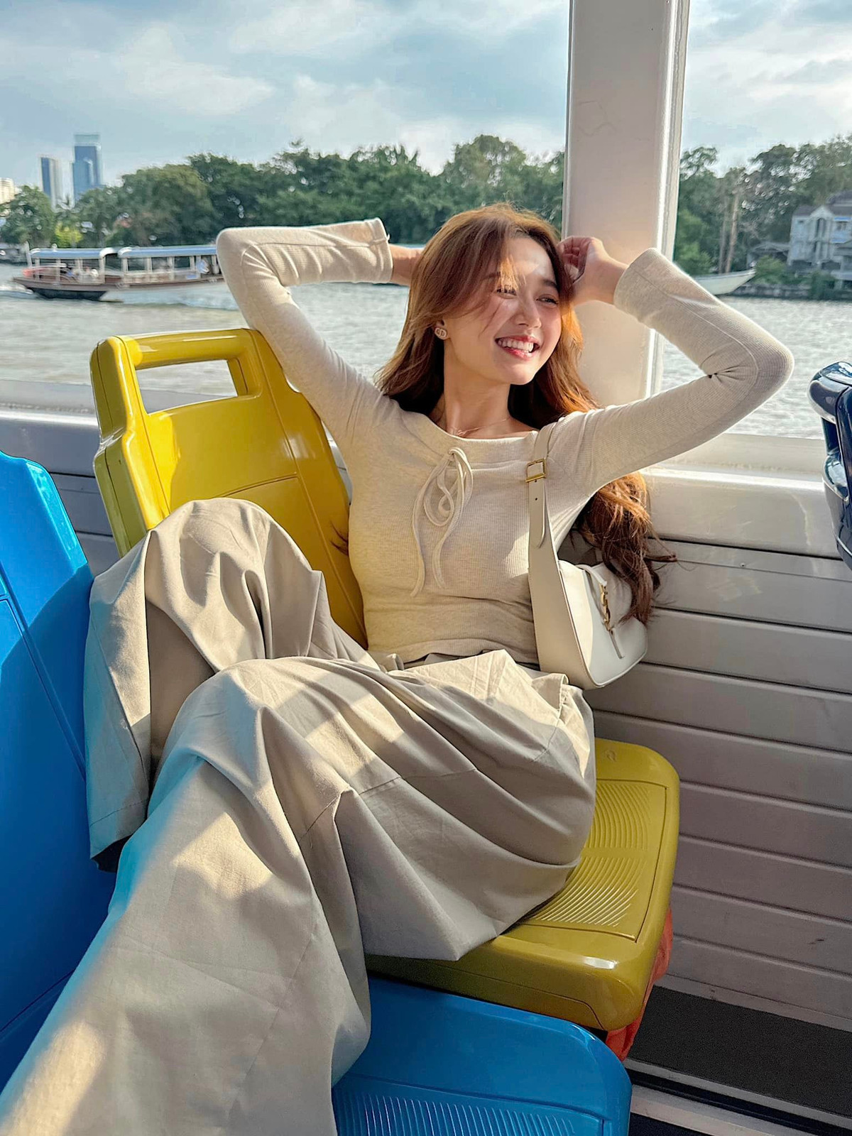 “Nang tho” goc Quang Binh khoe duong cong lam chi em ghen ti