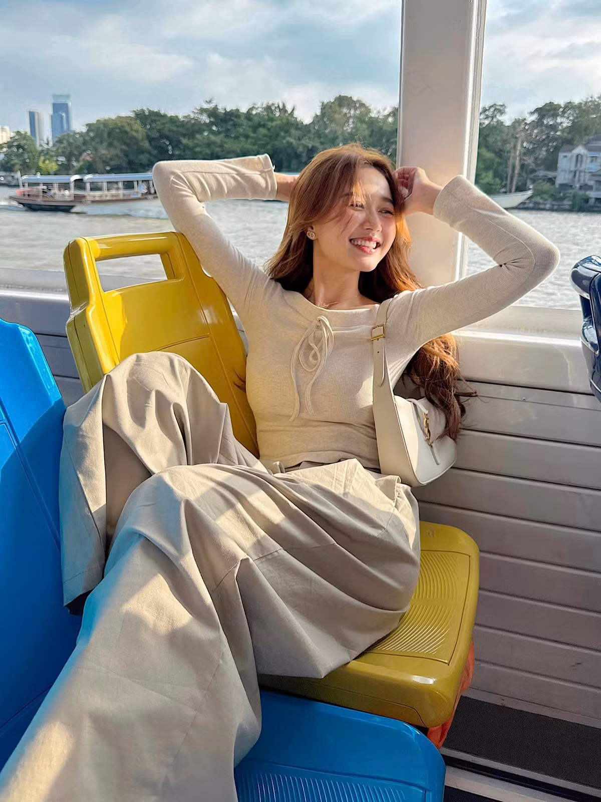 “Nang tho” goc Quang Binh khoe duong cong lam chi em ghen ti