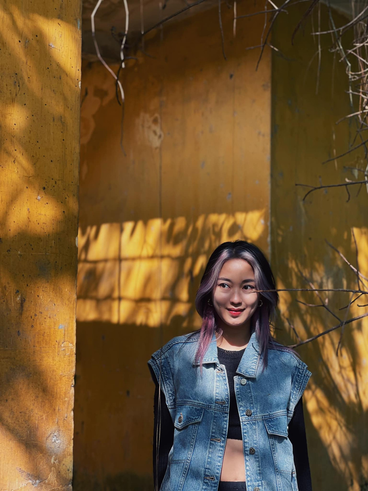 Chẳng những giữ được vẻ trẻ đẹp của gương mặt mà không cần tác động "dao kéo'', Mi Vân còn được nhiều chị em ngưỡng mộ, yêu mến vì body rất "bánh cuốn''.