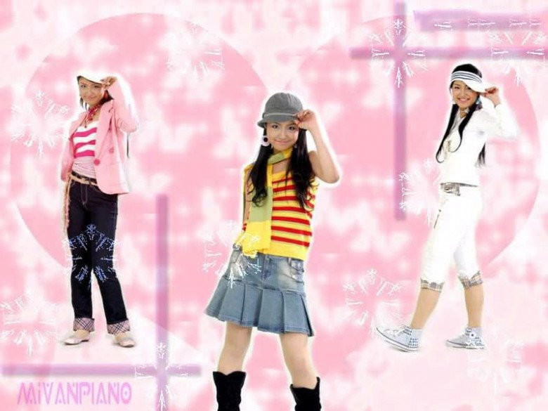 Thời điểm đó, cô được biết đến là một trong những hot girl đời đầu đình đám nhất Hà Nội, cùng thời với Thủy Top, Hoàng Thùy Linh, Vân Navy,...