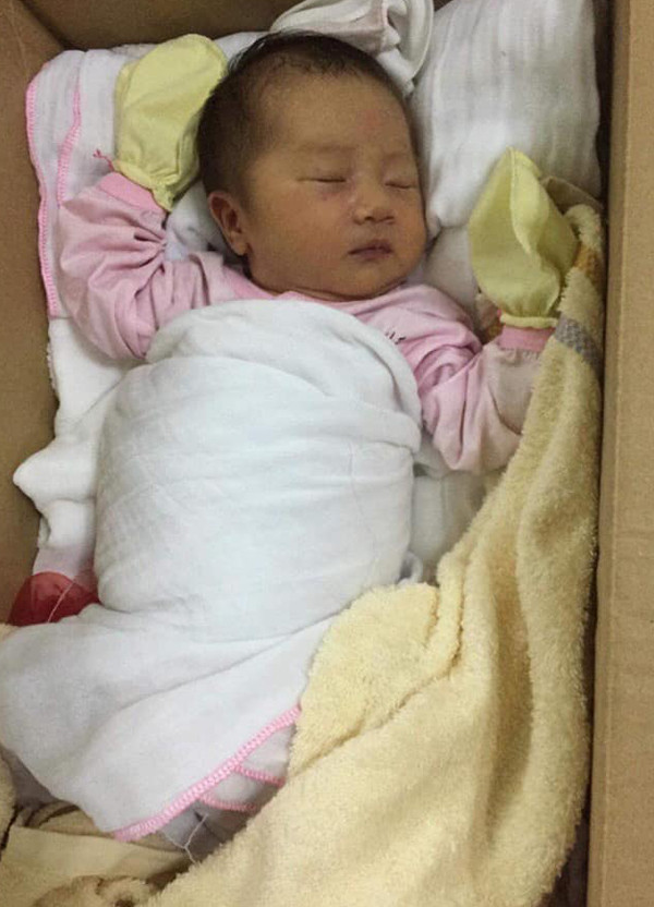 Be gai 6 ngay tuoi xinh nhu thien than bi bo roi cung tam thu