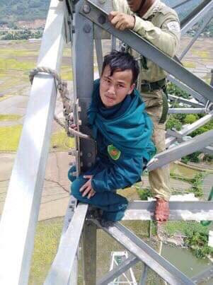 Ngay sau khi nhận được thông tin, lực lượng chức năng đã có mặt để tổ chức triển khai phương án giải cứu nam thanh niên.