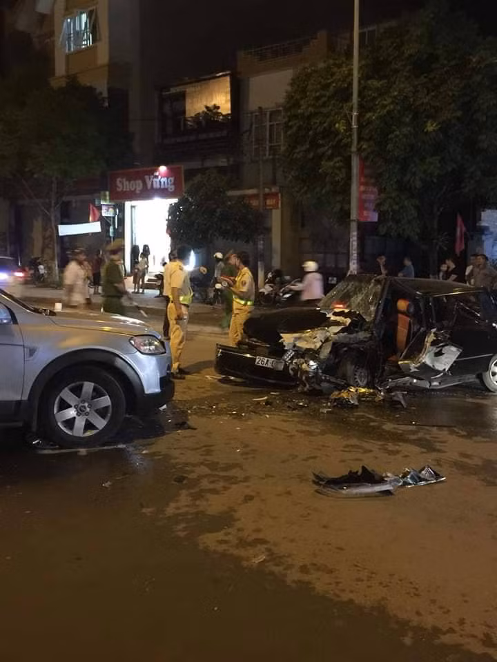 Hiện trường vụ tai nạn ô tô khiến 4 người bị thương ở Tp Sơn La