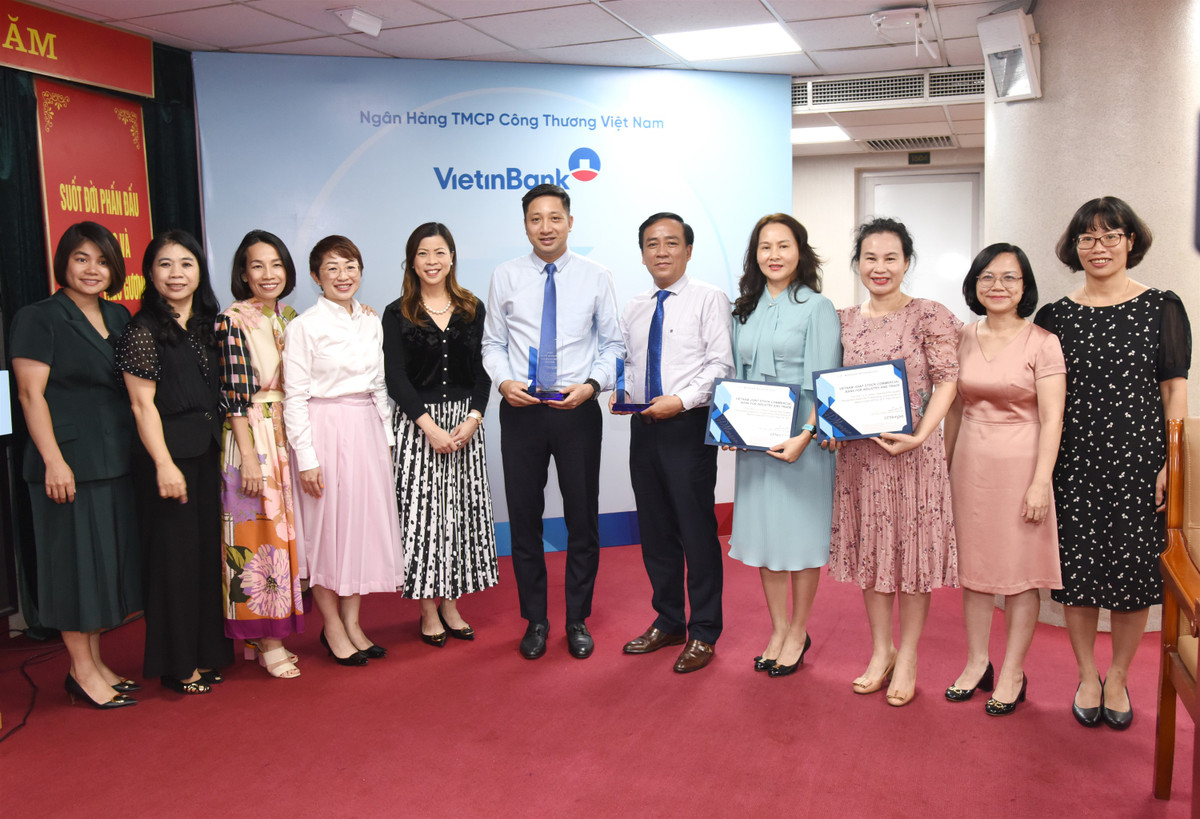 VietinBank don nhan 2 giai thuong do JPMorgan trao tang-Hinh-2