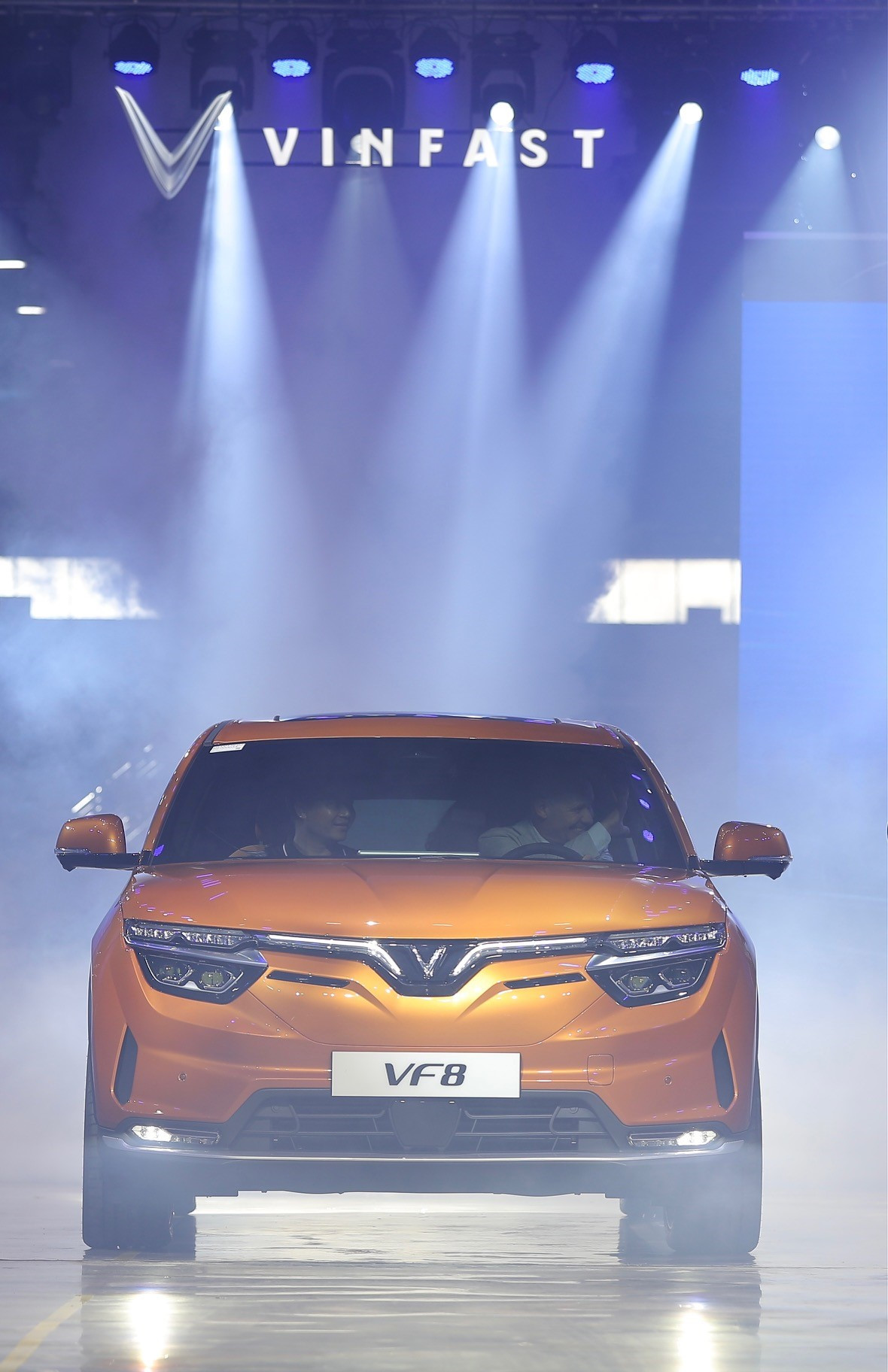 Nhung chu xe o to dien VF 8 dau tien “sung sot” truoc toc do san xuat cua VinFast-Hinh-4