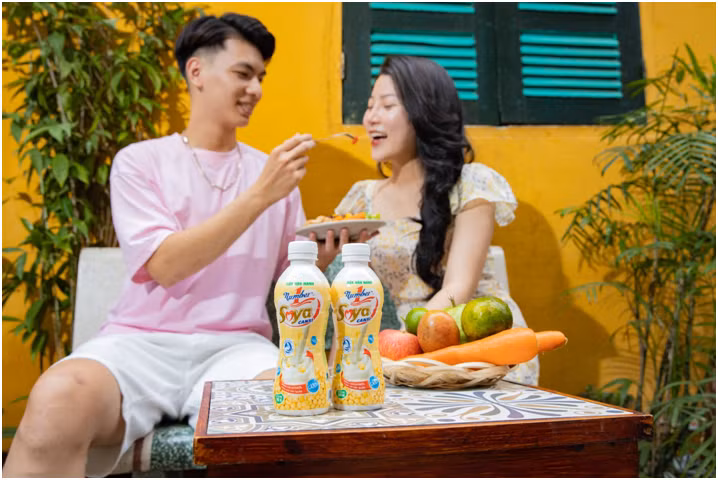 Thuc uong “vi xua” gay sot gioi tre trong dien mao moi la-Hinh-2