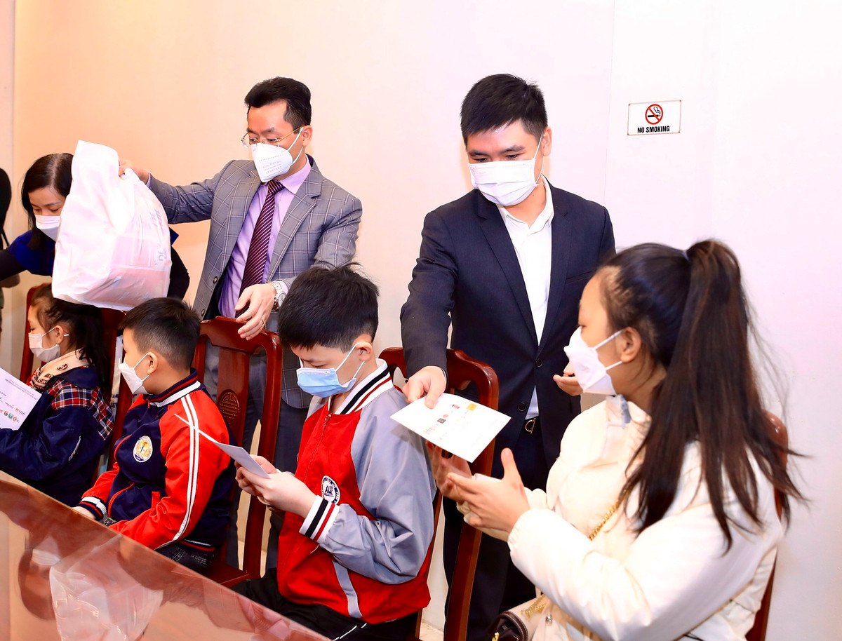 T&T Group trao qua cho tre em kho khan tai Ha Noi-Hinh-2