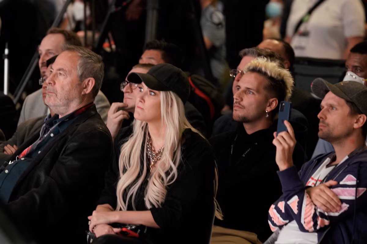 “Nu hoang review” Supercar Blondie noi gi khi lan dau lai VinFast VF 8 tai My?