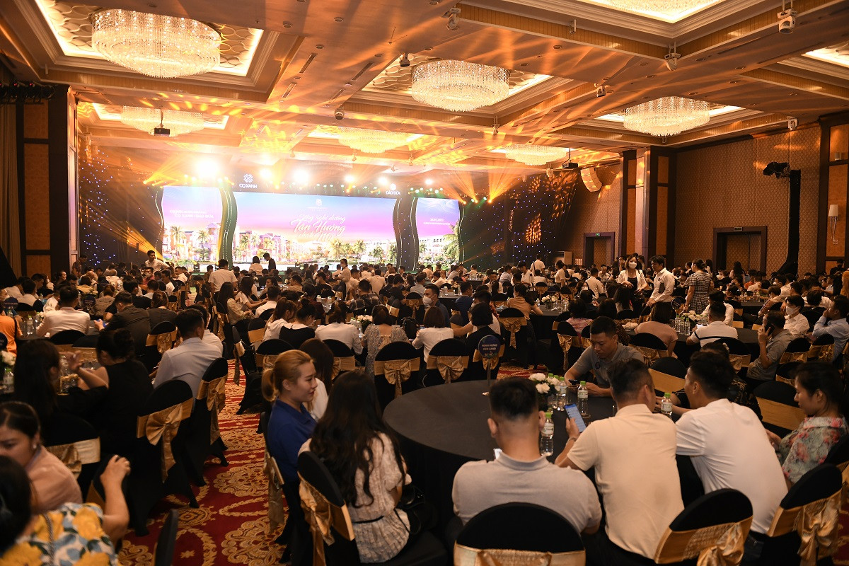 Soi dong phien mo ban 2 phan khu nghi duong tai Vinhomes Ocean Park 2 – The Empire