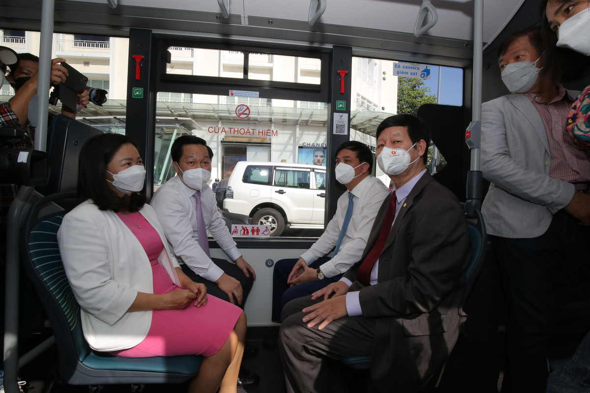 VinBus khai truong tuyen buyt dien dau tien ket noi mang luoi van tai cong cong TP.HCM-Hinh-4