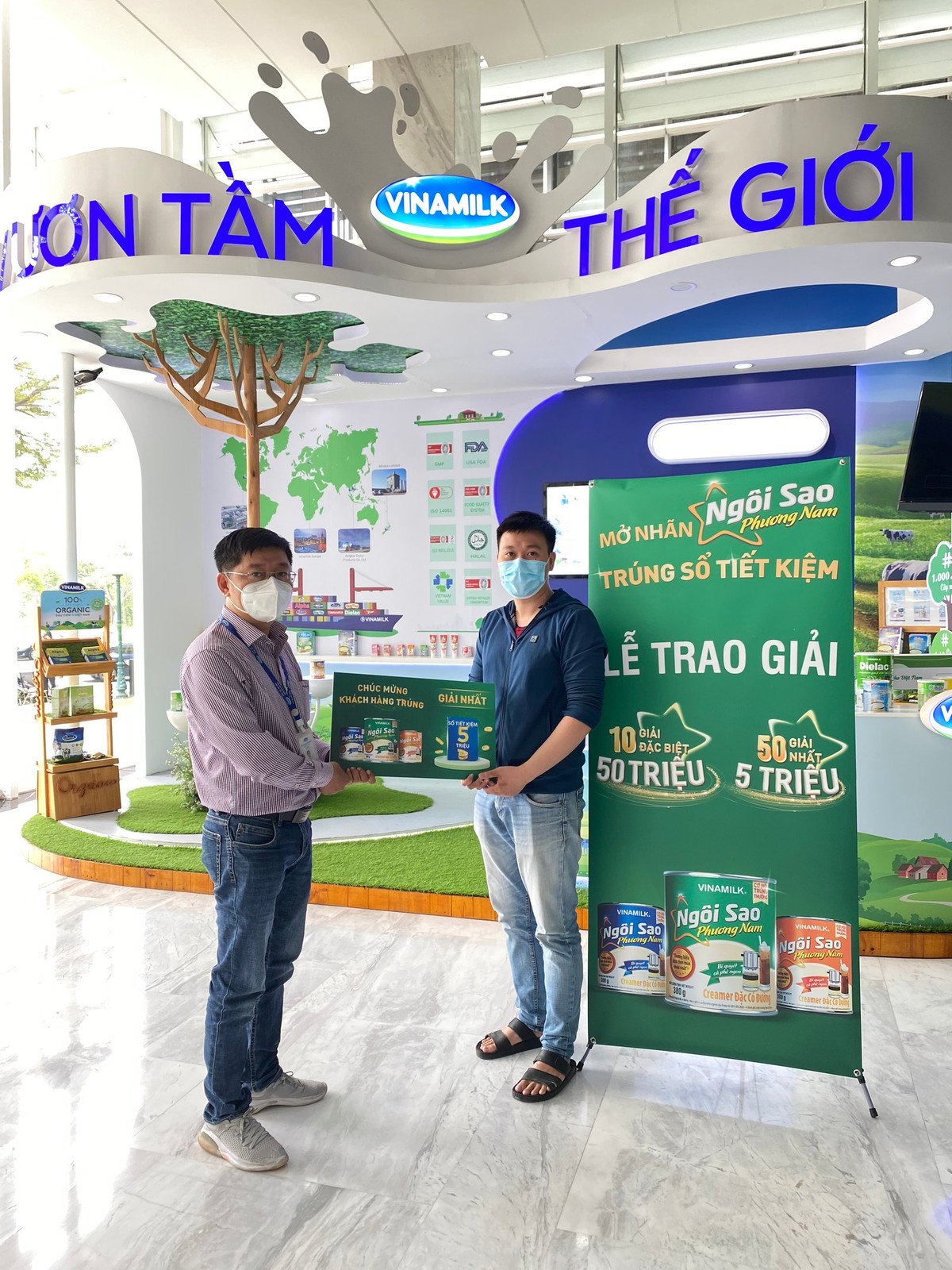 Nguoi tieu dung bat ngo nhan giai thuong tu Ngoi Sao Phuong Nam-Hinh-2