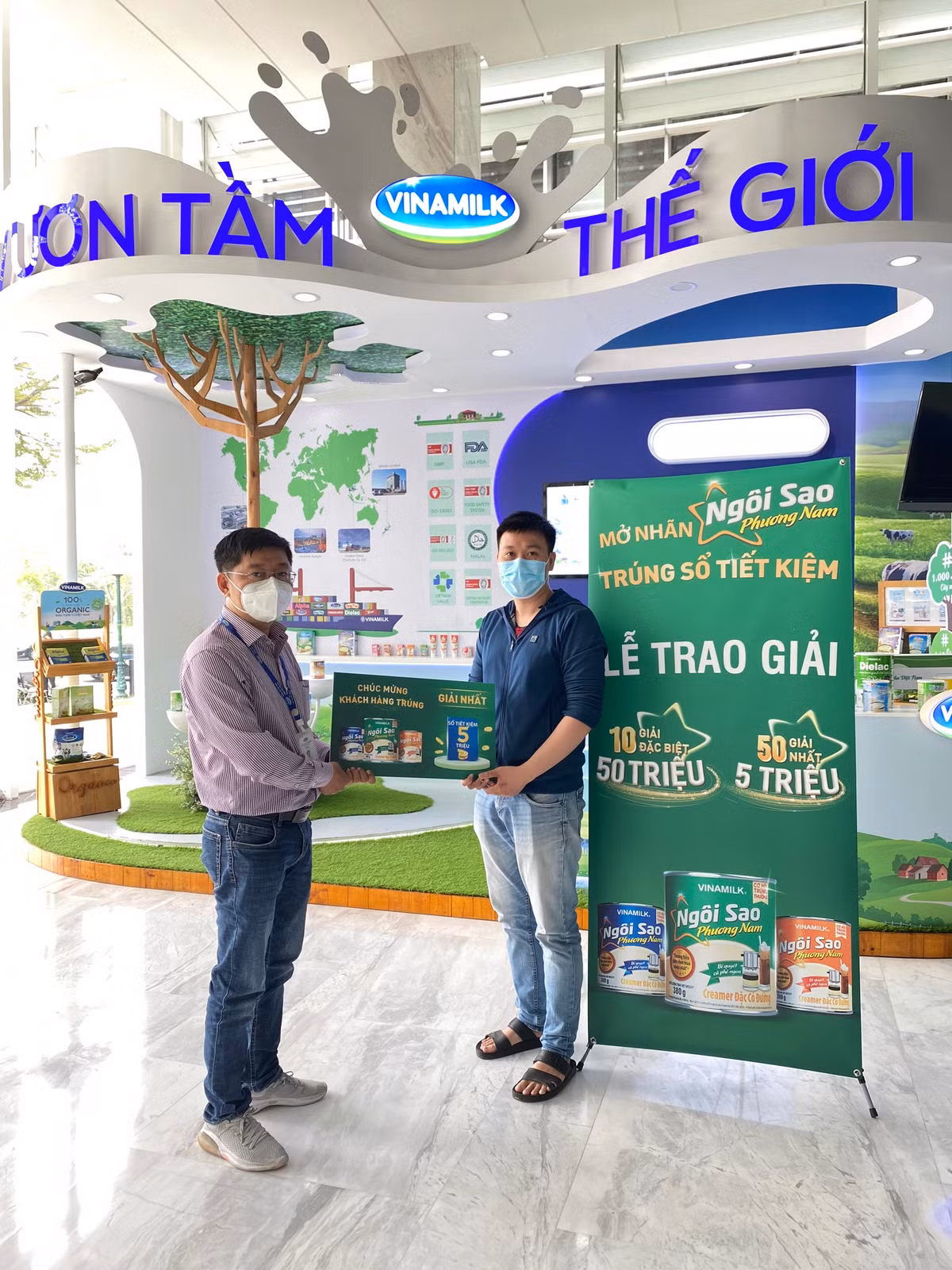 Nguoi tieu dung bat ngo nhan giai thuong tu Ngoi Sao Phuong Nam-Hinh-2