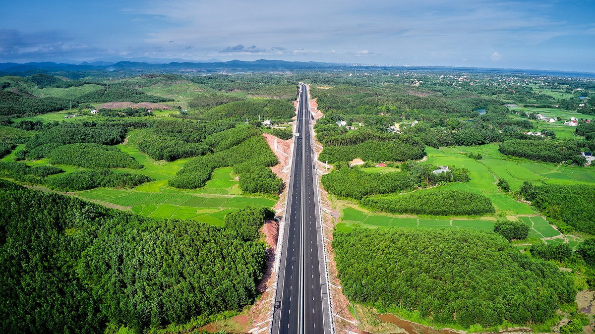 Ngam tuyen cao toc “dep khong goc chet” do Sun Group dau tu tai Quang Ninh-Hinh-2