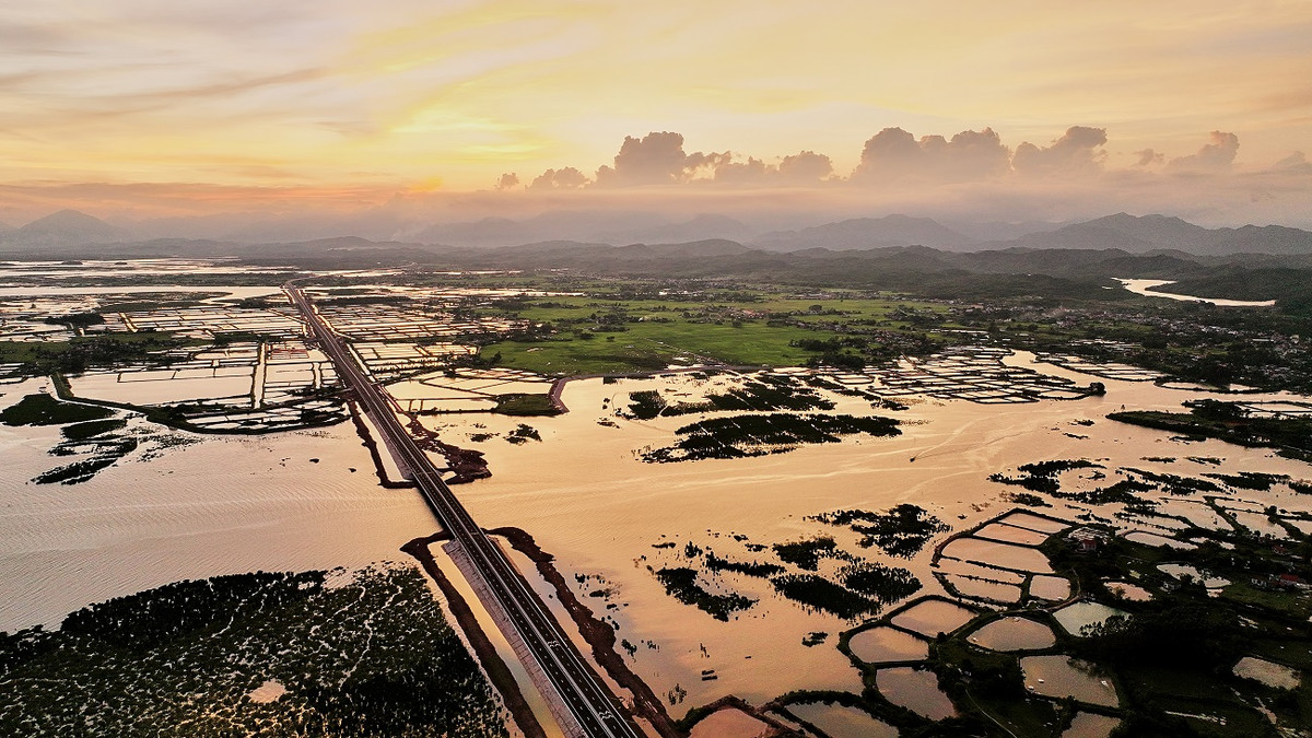 Ngam tuyen cao toc “dep khong goc chet” do Sun Group dau tu tai Quang Ninh-Hinh-3