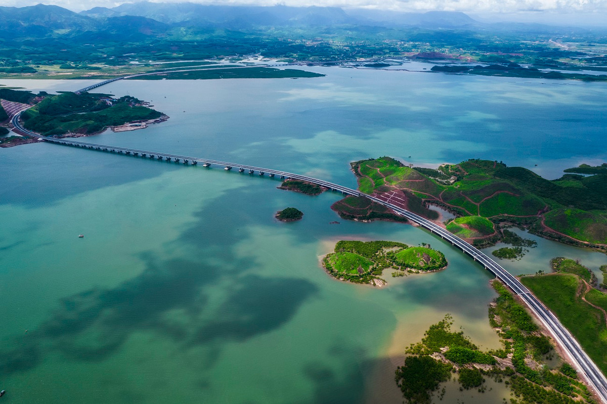 Ngam tuyen cao toc “dep khong goc chet” do Sun Group dau tu tai Quang Ninh