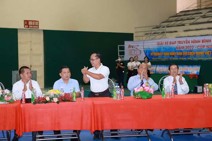 Number 1 tiep suc VDV chinh phuc chang 2 giai xe dap truyen hinh Binh Duong-Hinh-2