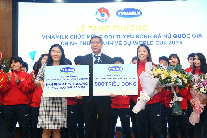 Vinamilk trao thuong 
