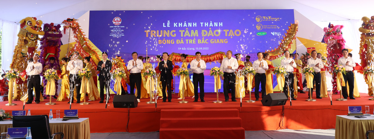 Hanoi FC khanh thanh trung tam dao tao bong da tre tai Tinh Bac Giang